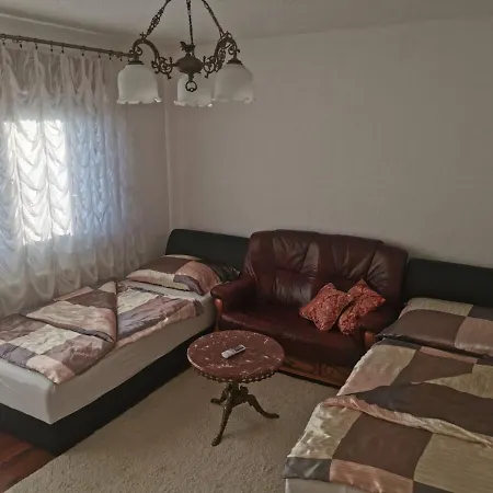 House Leyla Pensión Bihać