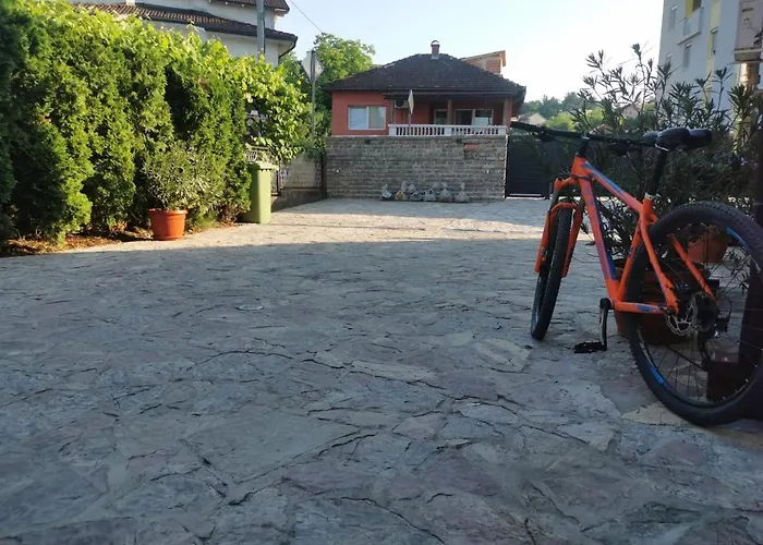 House Leyla 招待所