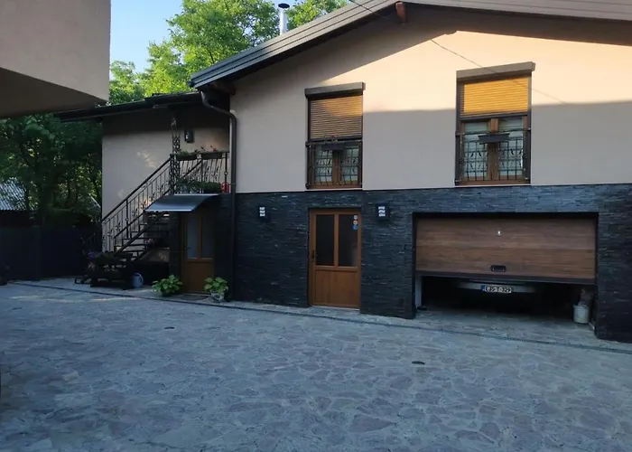 House Leyla 招待所 4*